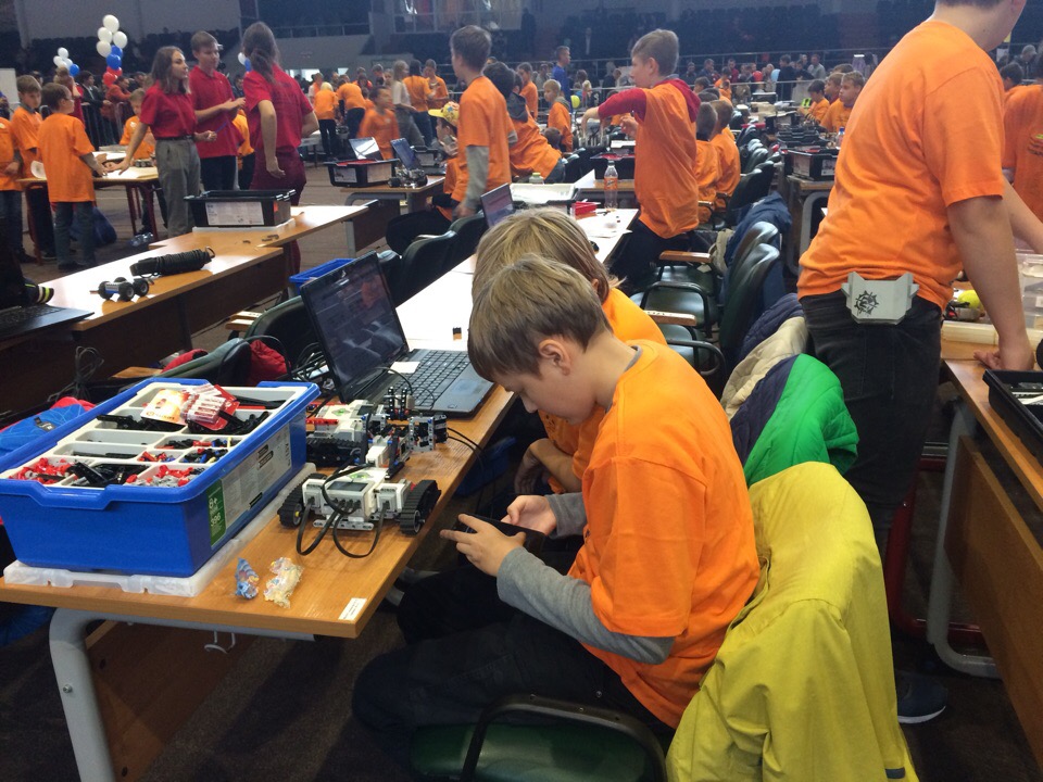 Школьники из Зеленоградска стали призерами турнира "Янтарный робот"
