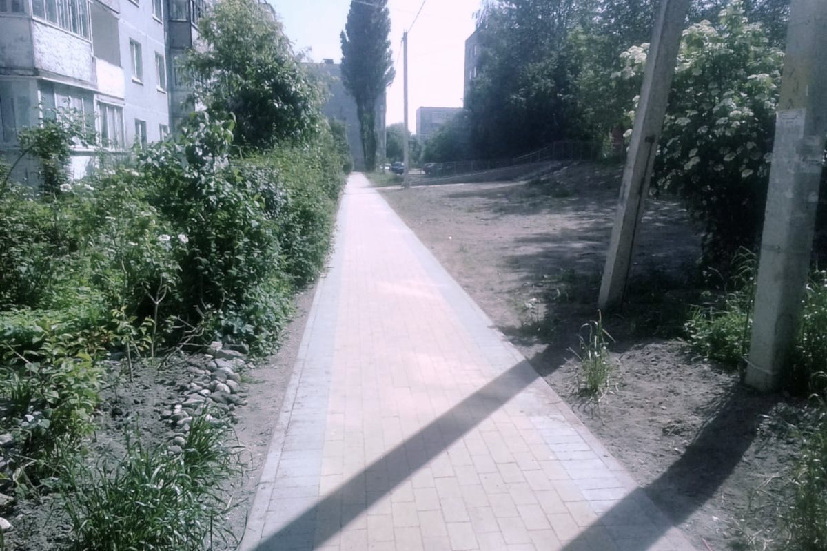 На улице Крылова новый тротуар