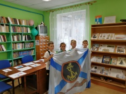 В библиотеке поселка Кострово для детей прошел час истории «Морским судам быть!»