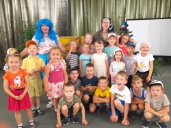 Воспитанники детского сада в Романово побывали в гостях у сказочных героев
