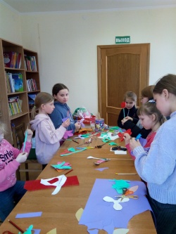 В библиотеке посёлка Грачёвка придумывали уникальные тюльпаны