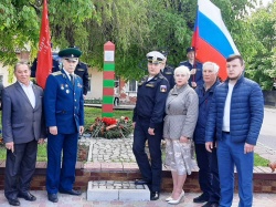 У «Пограничного столба» на улице Пограничной в Зеленоградске почтили память героев-пограничников