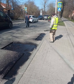 В Зеленоградске продолжается ямочный ремонт дорог