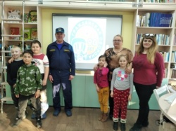 В модельной библиотеке поселка Рыбачий для детей и подростков прошло тематическое мероприятие «Спасаем и предотвращаем»