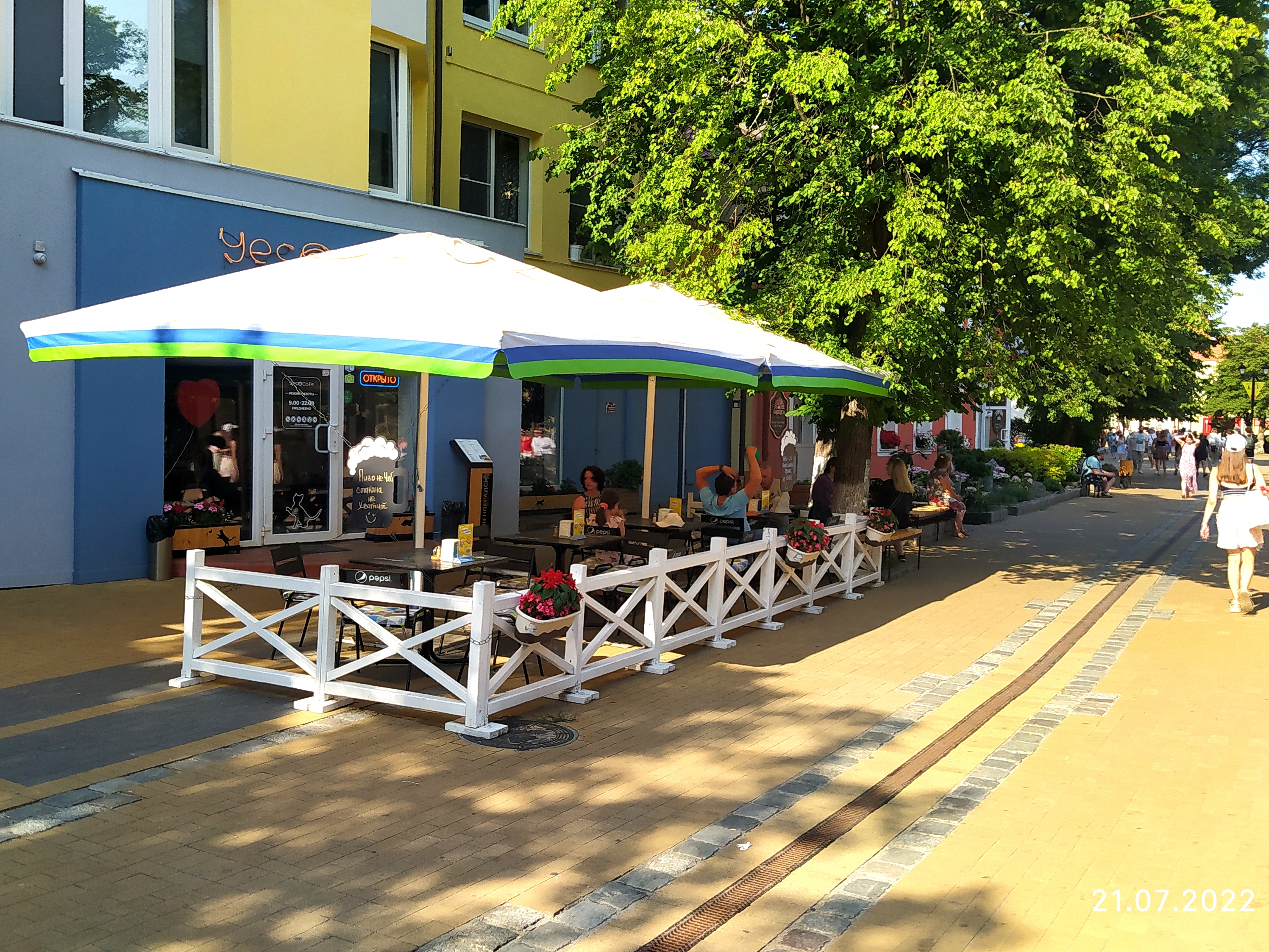 К внешнему облику некоторых летних площадок кафе в Зеленоградске у администрации округа есть претензии