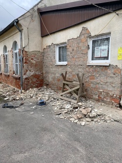 Подрядчик приступил к ремонту фасада дома культуры в Мельниково