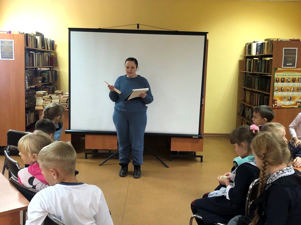 В библиотеке поселка Романово рассказали о сказочных профессиях