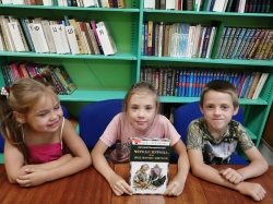  Литературный час для детей в библиотеке поселка Кострово 